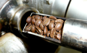 コーヒー豆焙煎の様子